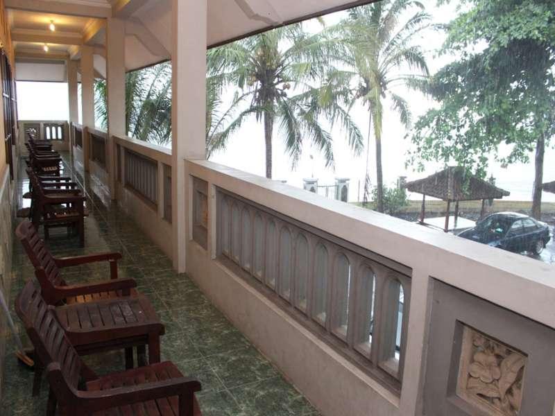 Baru Dua Beach Hotel Banyuwangi  Buitenkant foto
